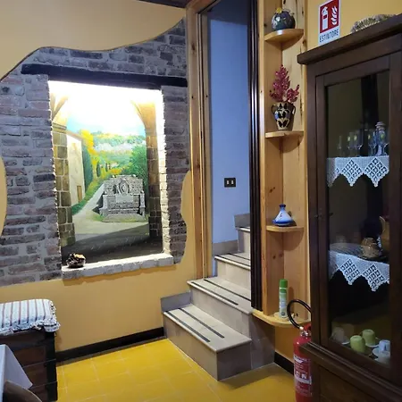 Borgo Maggiore Радикофани