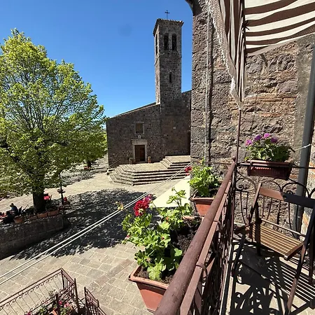 Borgo Maggiore Радикофани