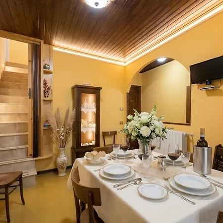 Borgo Maggiore * Радикофани